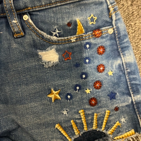 Blank NYC Girls Embroidered Denim Shorts Size 7 Cut Off - Picture 7 of 7